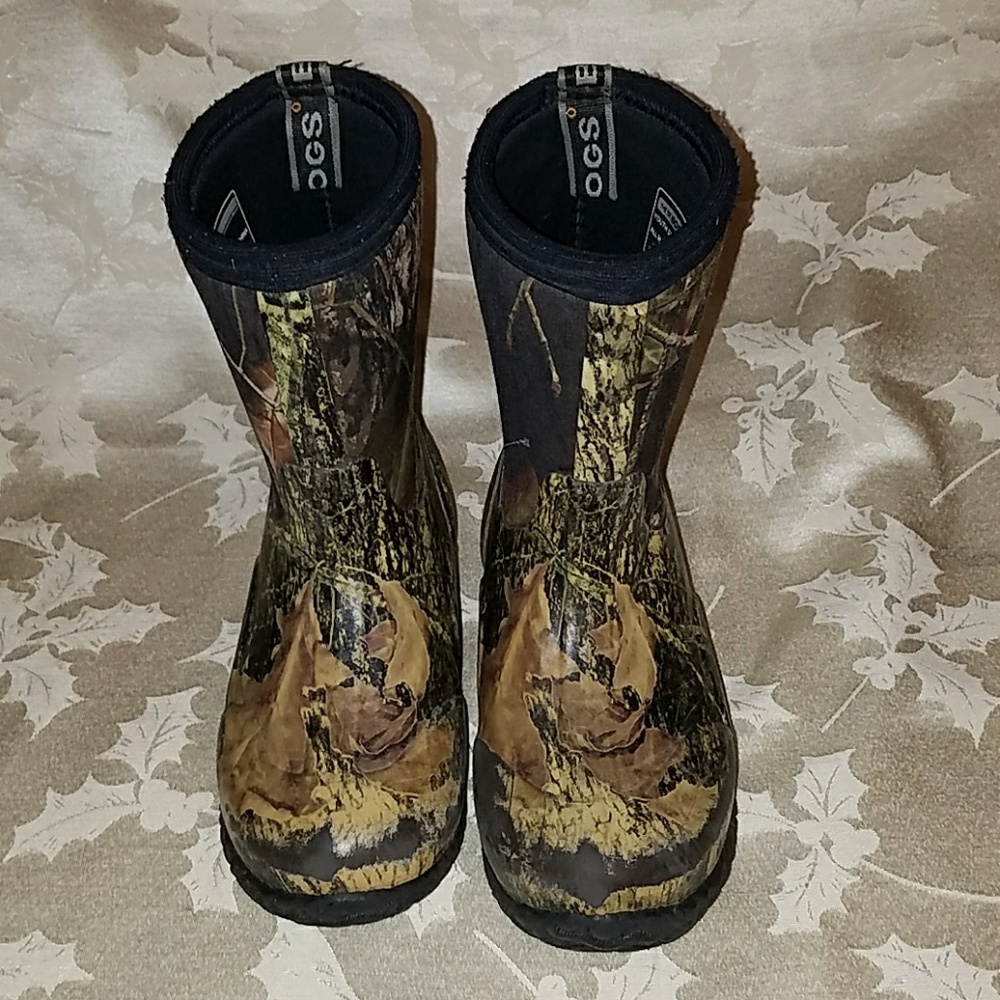 BOGS Youth size 13, Camo insulated boots